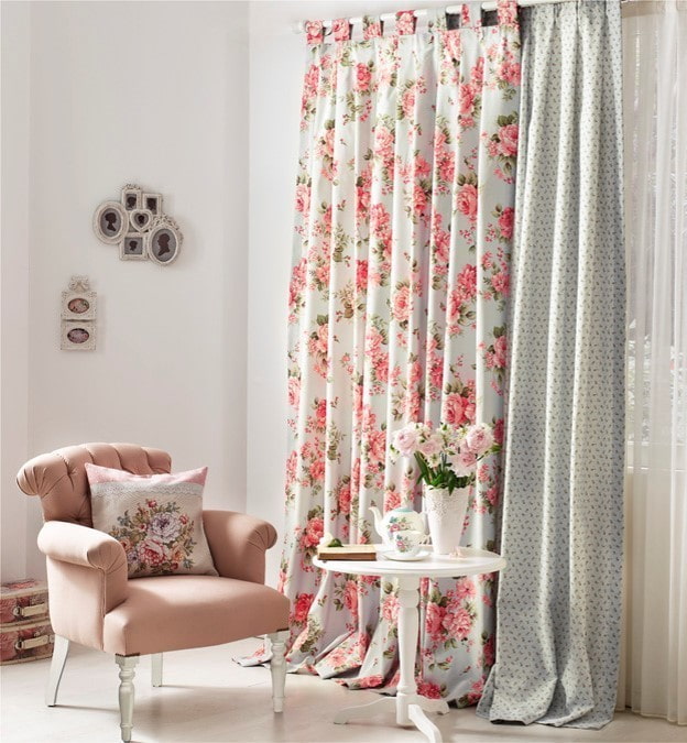 curtains with roses in the interior