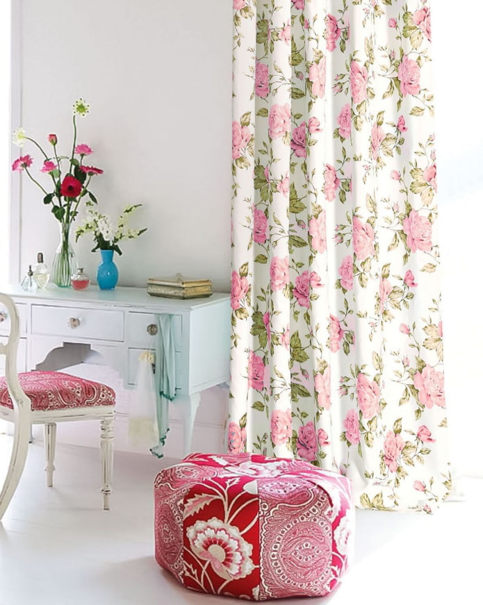 curtains with roses in the interior