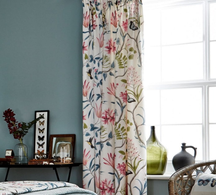 curtains with combined pattern