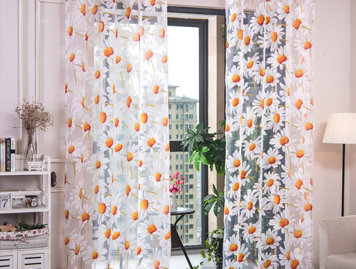 curtains with daisies in the interior