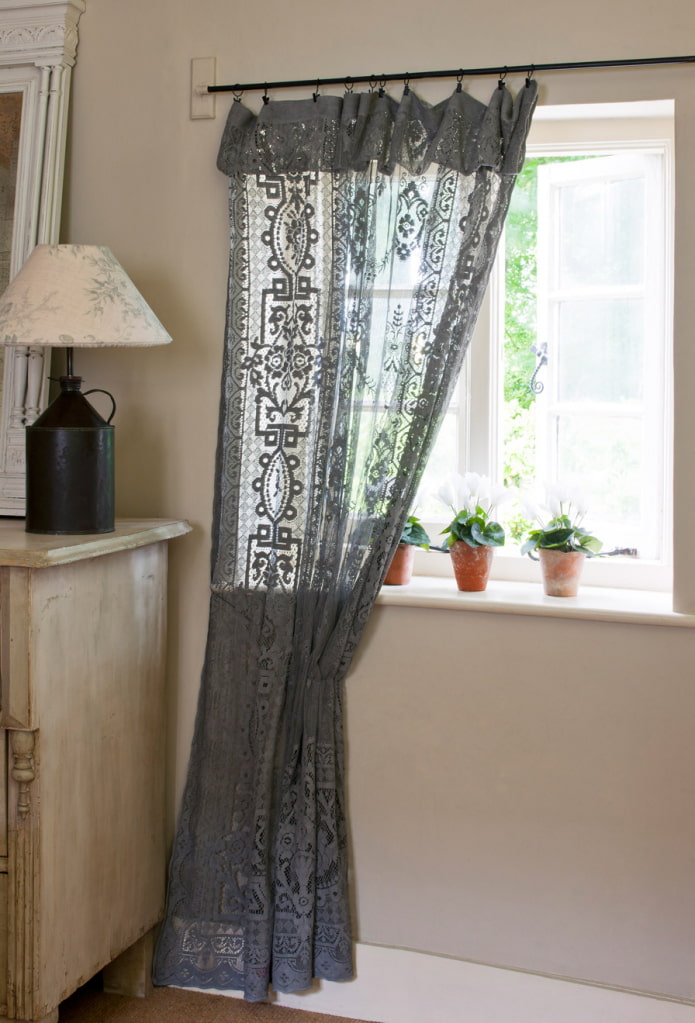 curtains with openwork patterns