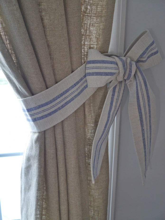 curtains with tie-backs in the form of bows