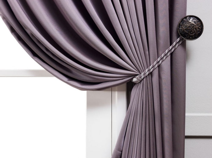curtain holder in the form of cords