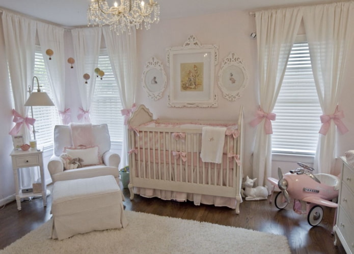 curtains with tack in the form of bows in the nursery