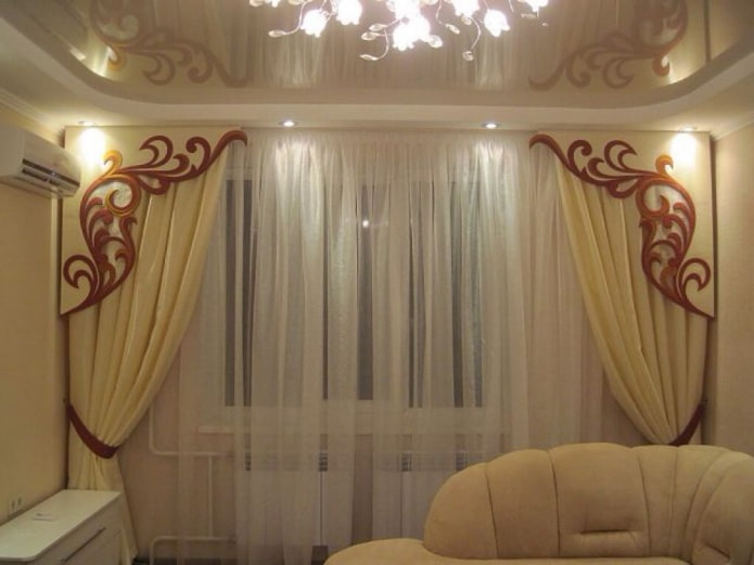 curly lambrequin in combination with curtains