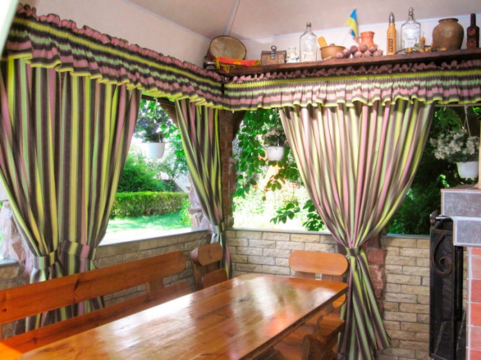 fabric curtains in the gazebo