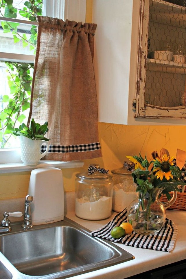 платнене завесе у кухињи