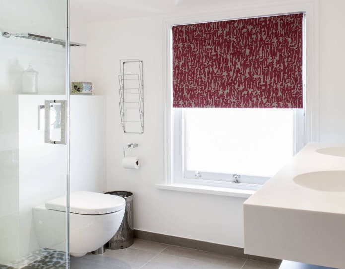 patterned blinds in the bathroom