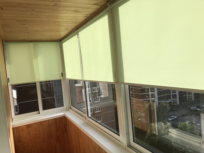 blinds on sliding balcony windows