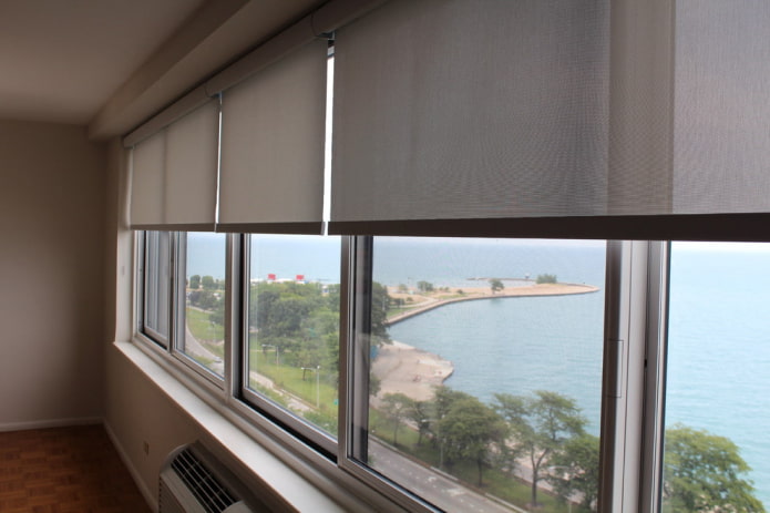 blinds on sliding balcony windows