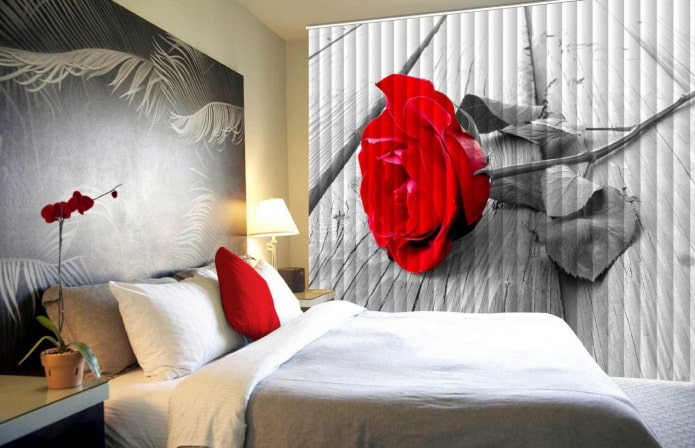 blinds with photo printing in the interior of the bedroom