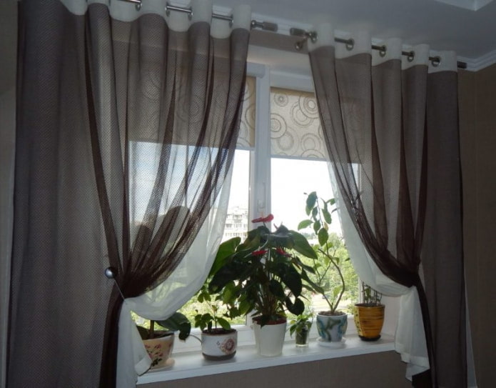 combinations of tulle with roller blinds