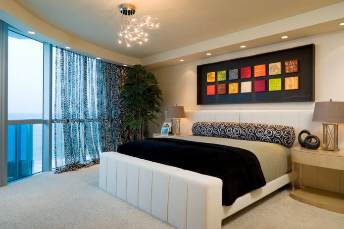 Kombination von Vorhängen mit Textilien im Schlafzimmer