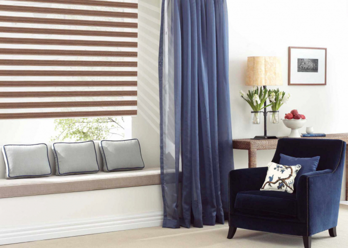 tulle na may roller blinds