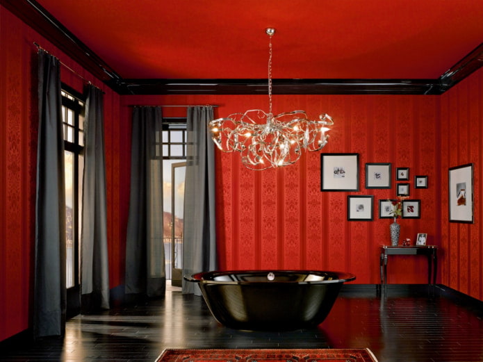 schwarzer Boden in einem geräumigen roten Badezimmer