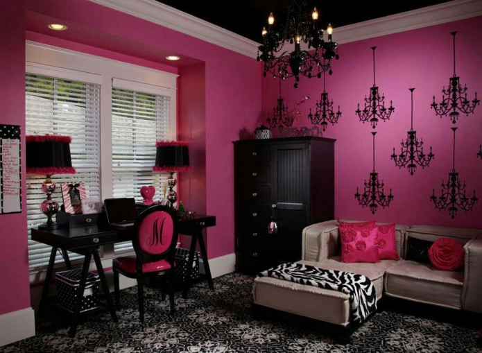 Rózsaszín és fekete belső tér