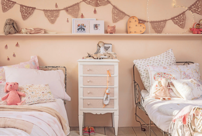 Shabby chic in the nursery