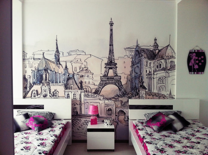 a nappali belsejében Párizst ábrázoló tapéta