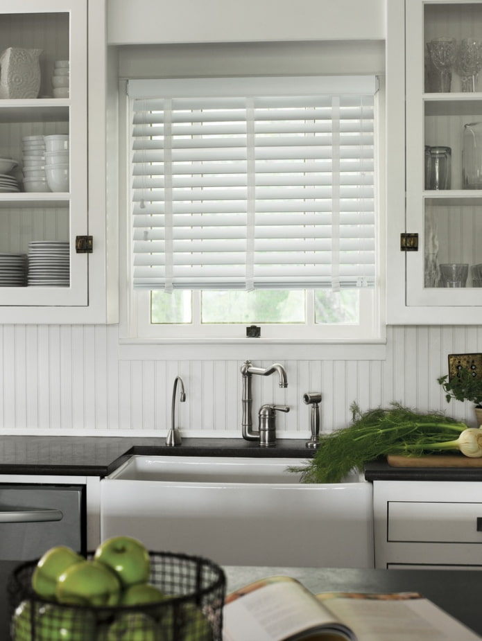 short horizontal blinds in the interior