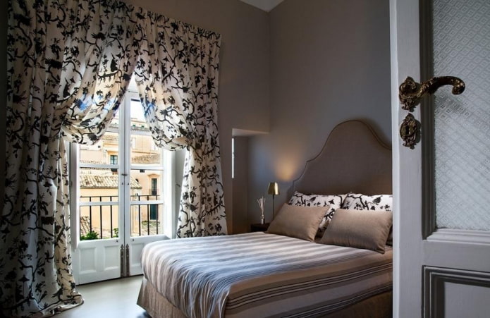 patterned italian curtains in the bedroom