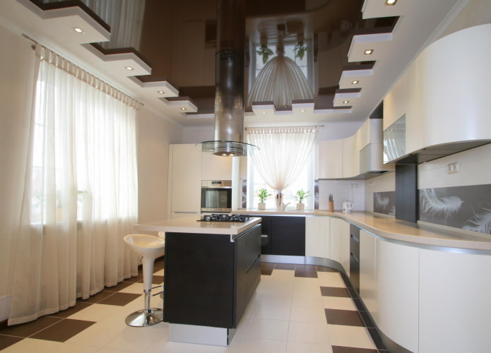 Gipskarton-Konstruktion mit Stretch-Leinwand in der Küche