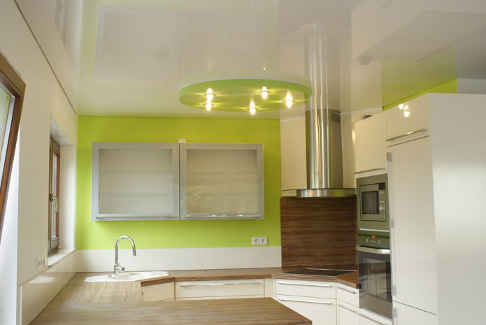 glänzendes zweistöckiges Design in der Küche