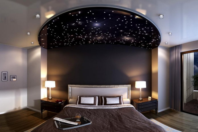 combined ceiling in the bedroom