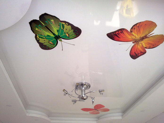 weißes Stretch-Canvas mit Schmetterlingen