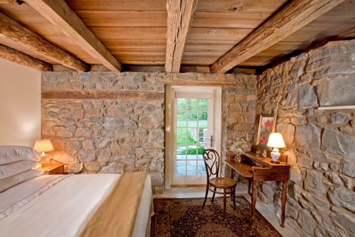 wooden ceiling with beams in the bedroom