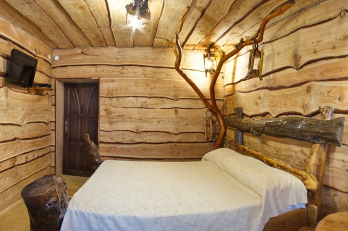 ฝ้าเพดานจากลายไม้ในห้องนอน