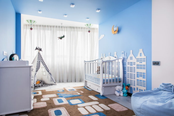 blaue Deckenstruktur im Kinderzimmer