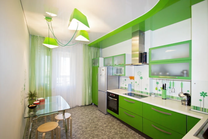 бела и зелена плафонска конструкција у кухињи