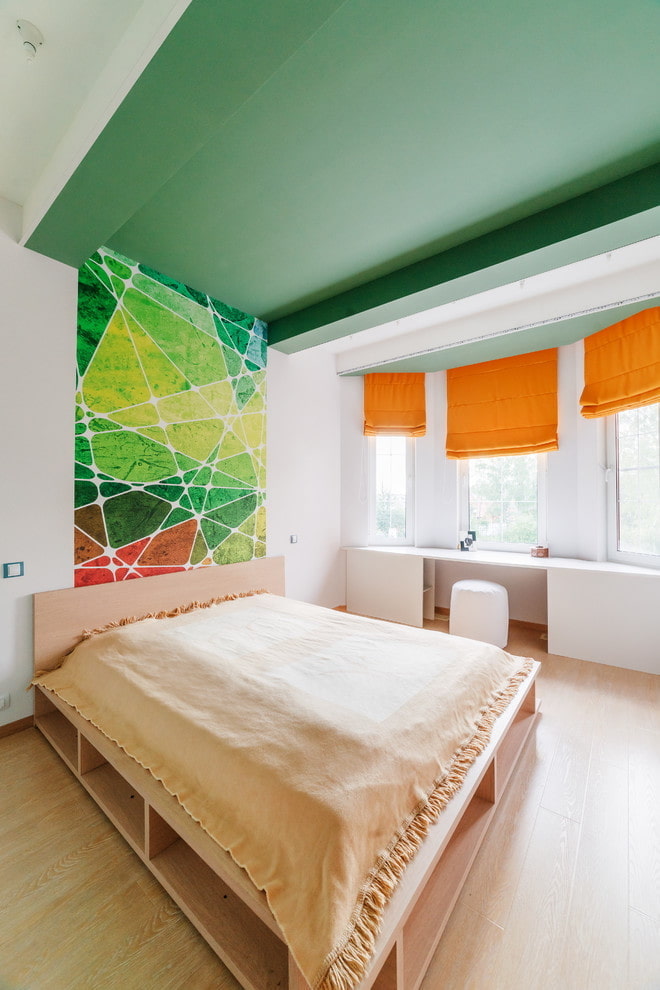 โครงสร้างเพดานสีเขียวในห้องนอน