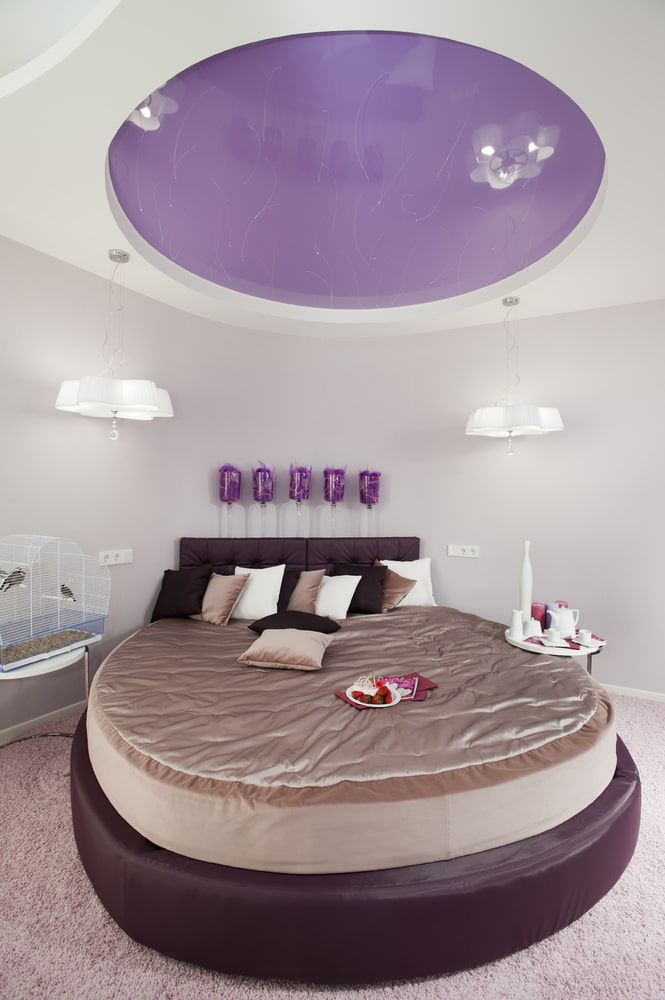 white and lilac ceiling in the bedroom