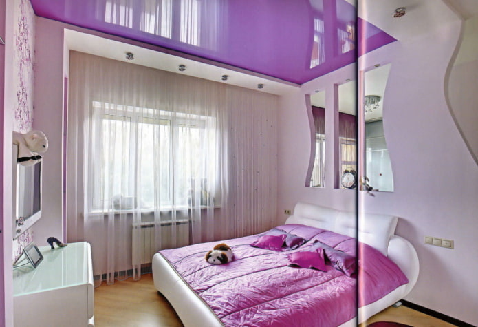 lilac ceiling in the bedroom