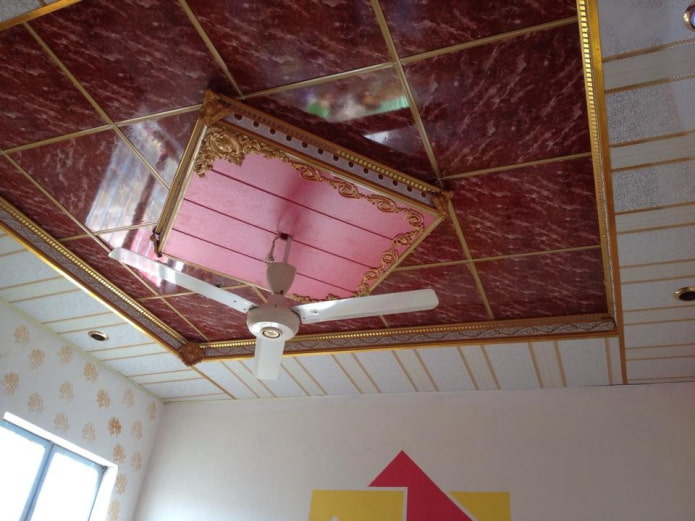 โครงสร้างเพดานโค้งทำจากแผง