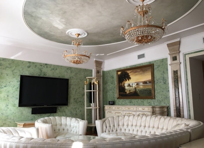 Venetian ceiling plaster in the living room