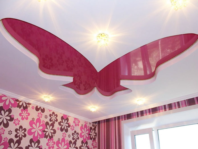 Deckenkonstruktion in Form eines Schmetterlings im Kinderzimmer