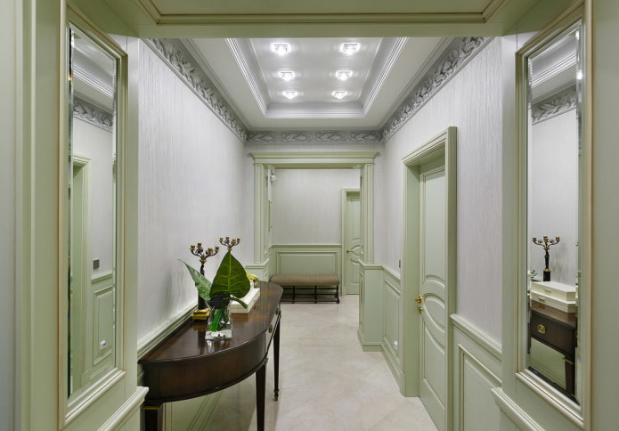 design of the ceiling in the hallway in the neoclassical style