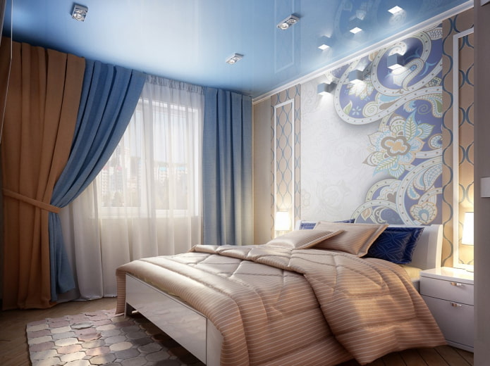 blaue Decke im Inneren des Schlafzimmers