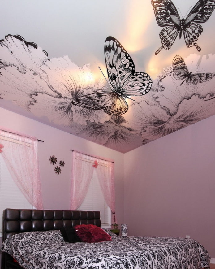 photo printing on the ceiling in the interior of the bedroom