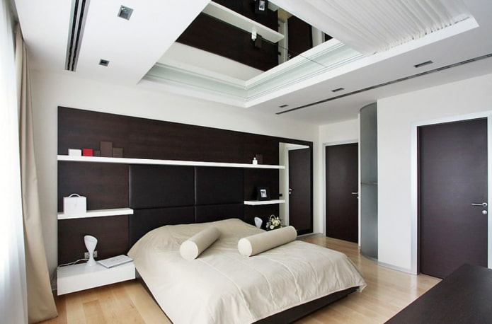 mirrored ceiling in the interior of the bedroom
