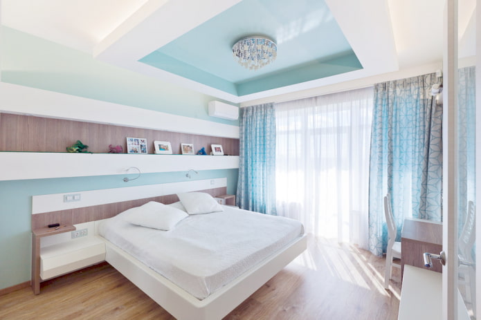 zweifarbige Deckengestaltung im Schlafzimmer
