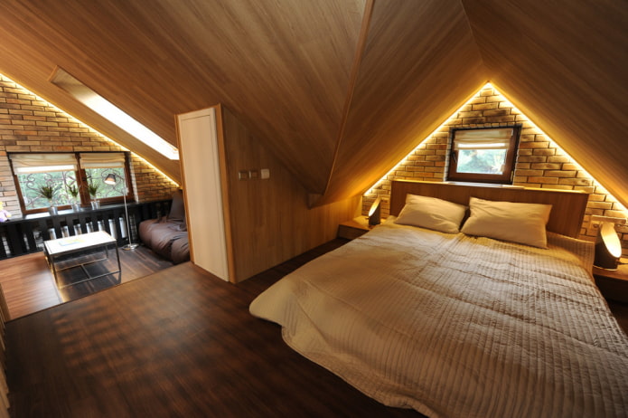 เพดานไม้ในห้องนอนใต้หลังคา