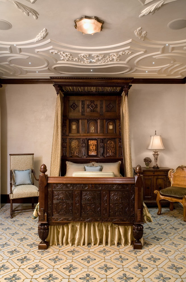 ceiling moldings in the bedroom