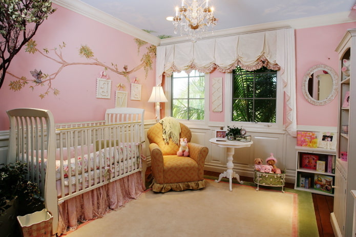 rózsaszín falak a gyermek szobájában