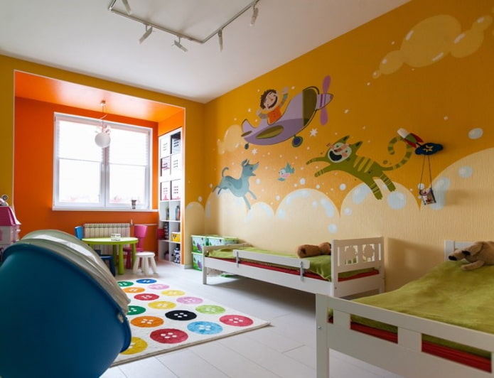 orange Wände im Inneren des Kinderzimmers
