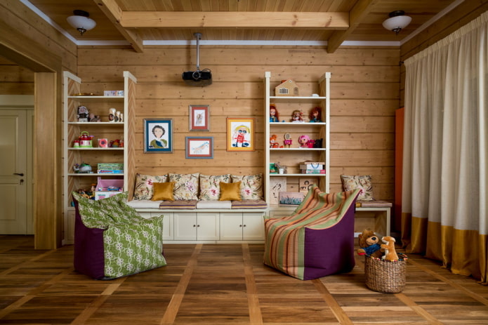 Wandverkleidung aus Holz im Kinderzimmer