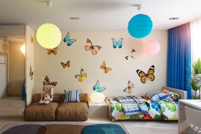 Wandsticker in Form von Schmetterlingen im Kinderzimmer