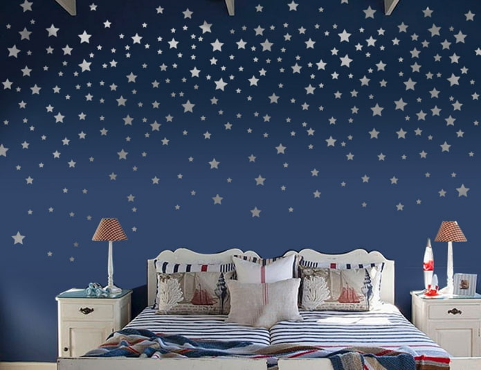 Wandsticker in Form von Sternen im Kinderzimmer